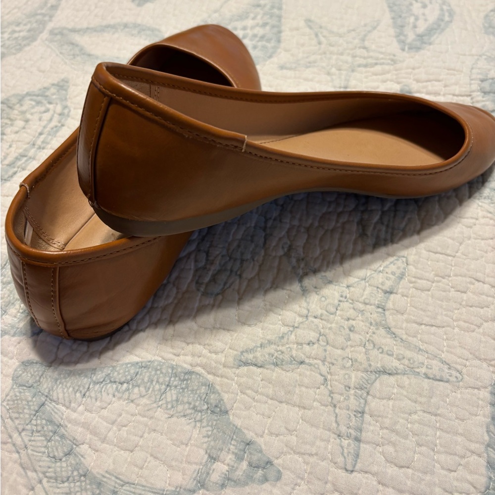 Universal Thread size 7W camel ballet flats.